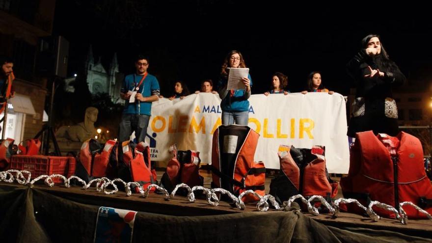 Varios miles de personas se manifiestan en Palma a favor de la acogida de refugiados