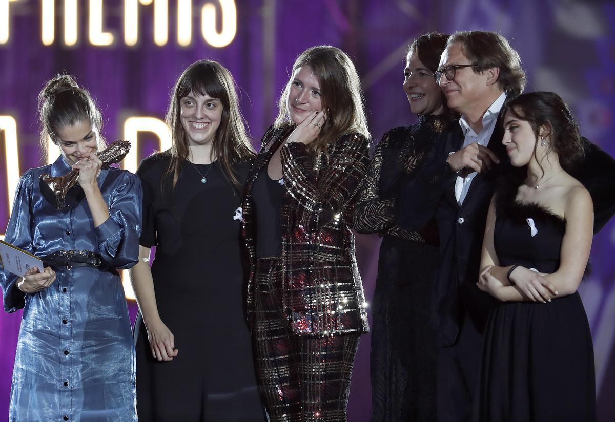 La directora Clara Roquet ha sido galardonada con el Premio Gaudí a la mejor película en lengua no catalana por el film Libertad.