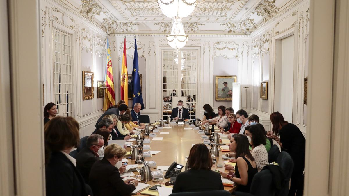 Reunión de la Junta de Síndics en las Corts Valencianes.
