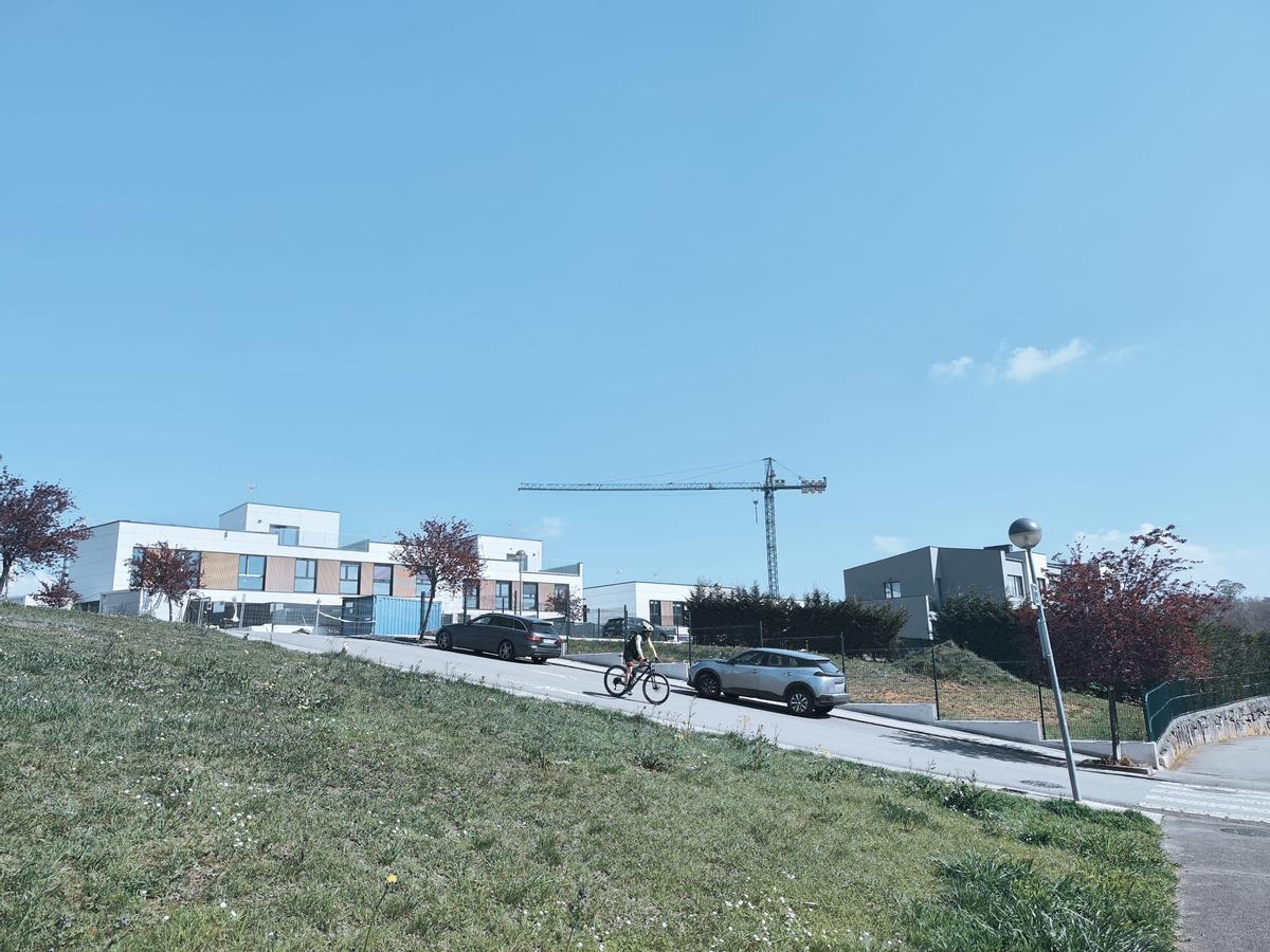 Zona de La Fresneda con viviendas nuevas o en construcción.