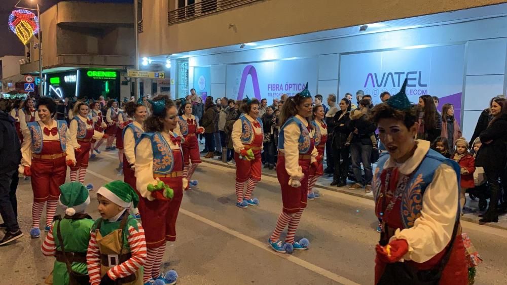 Melchor, Gaspas y Baltasar han recorrido las calles de Pilar de la Horadada durante la Cabalgata de 2020