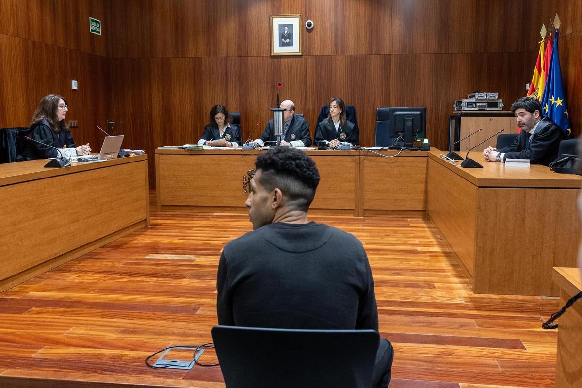 Hassan K., este lunes, en el banquillo de los acusados de la Audiencia Provincial de Zaragoza.