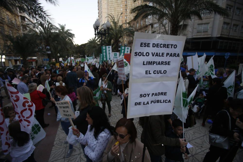 Protesta contra el plurilingüismo en Alicante