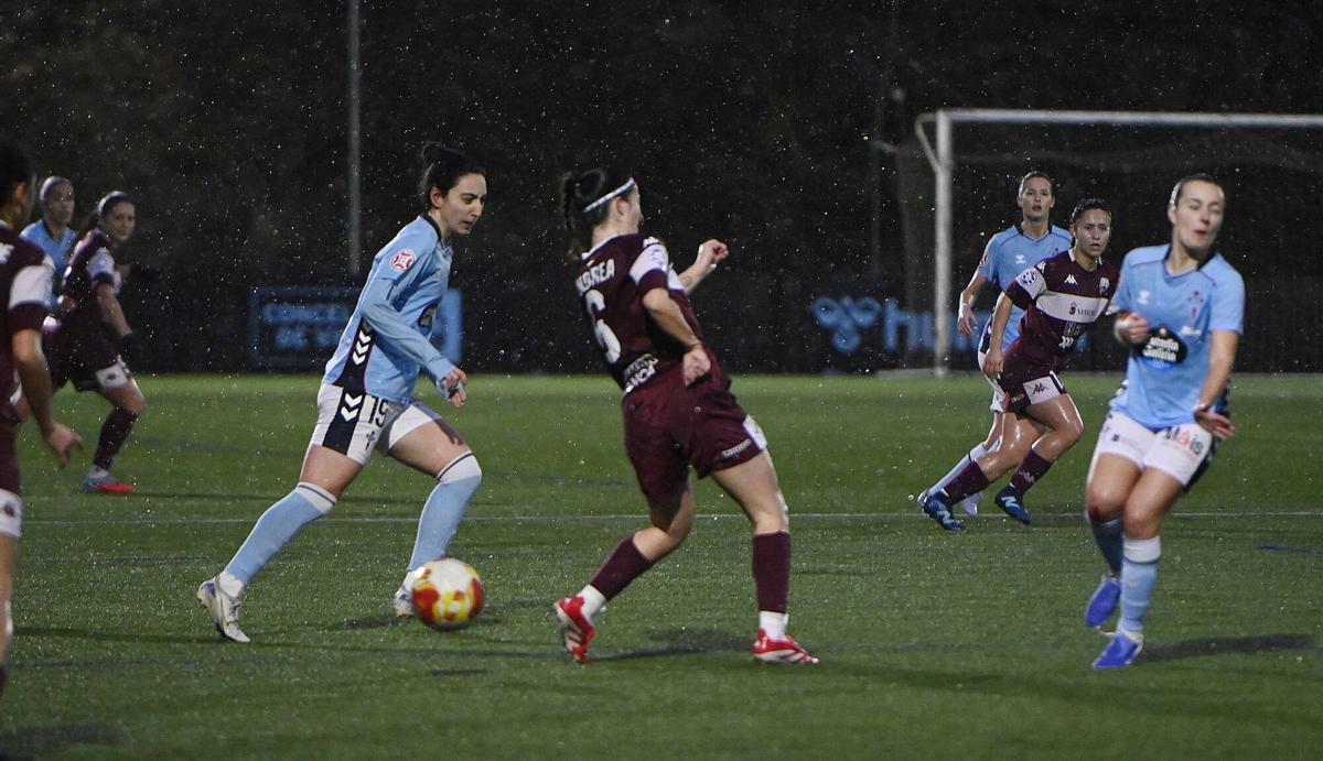 Partido disputado en la Ciudad Deportiva de A Madroa