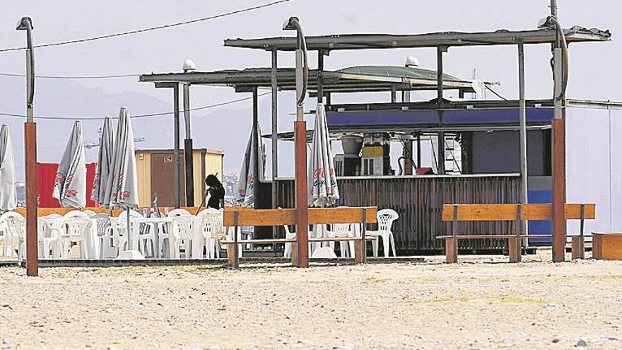 Almassora se queda por cuarto verano sin chiringuito de playa