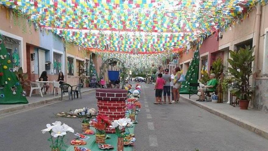 «El jardín de las mil flores» gana el concurso de calles adornadas de las fiestas de San Gabriel