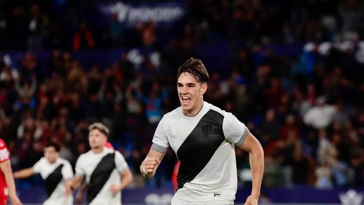Carlos Espí, madridista hasta 2031