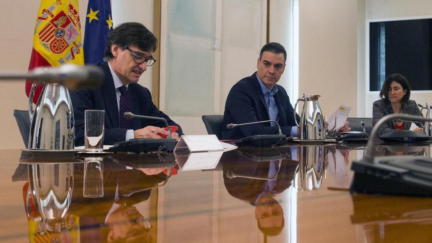 El president del govern espanyol, Pedro Sánchez, amb el Ministre de Sanitat, Salvador Illa, en la reunió del Comitè Científic d&#039;aquest dissabte