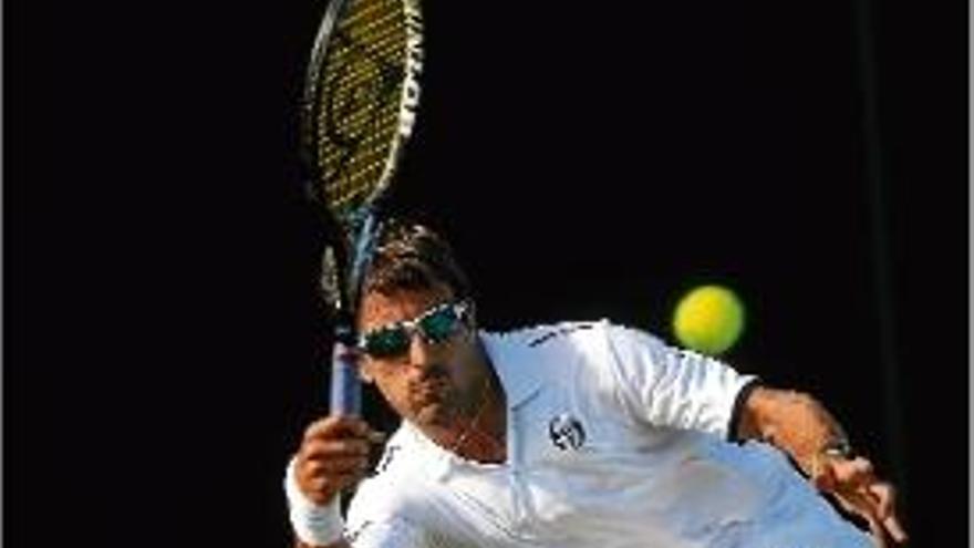 Tommy Robredo en un moment del seu partit d&#039;ahir a Wimbledon.