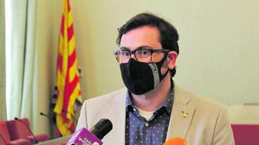 El regidor Miquel Vives detallant la futura implantació | AJ. IGUALADA