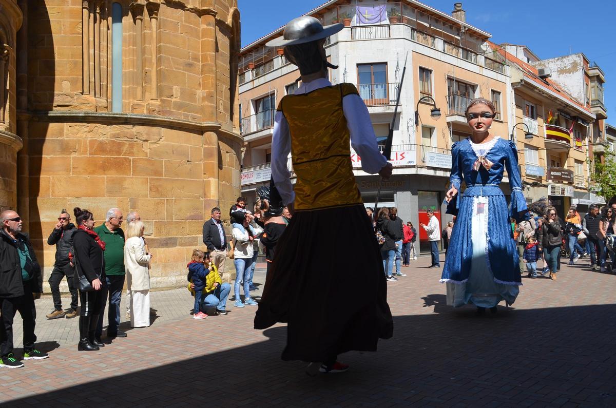 Gigantes y Cabezudos en La Veguilla de Benavente.