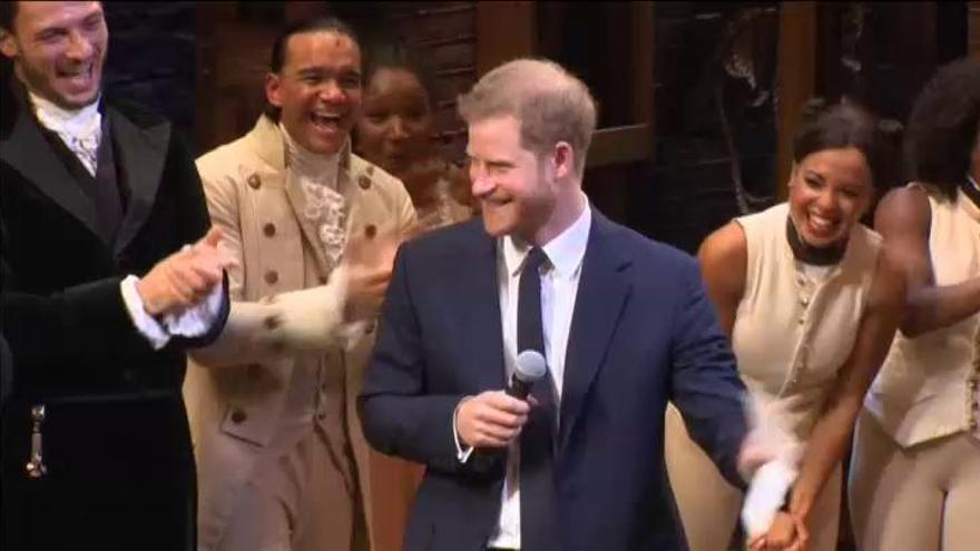 El príncipe Harry se anima a cantar junto a los actores de &#039;Hamilton&#039;