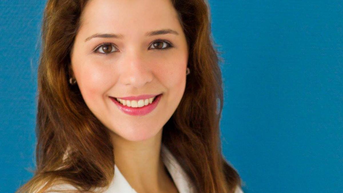 La Doctora Adriana Feijóo, al frente de la clínica dental Titanium, desglosa los detalles de la técnica &#039;All on 4&#039;