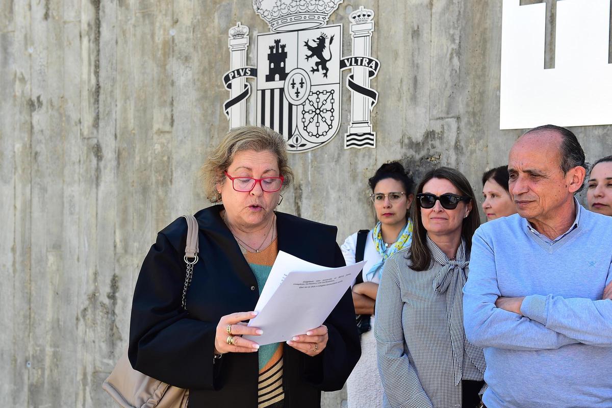 Lectura del manifiesto ante los juzgados de Plasencia.