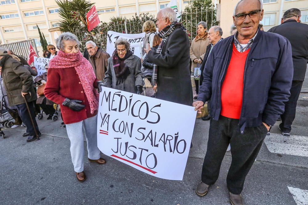 Los 165 residentes del centro de mayores dependientes llevan desde junio sin servicio médico y han pedido a la Generalitat que cubra la vacante