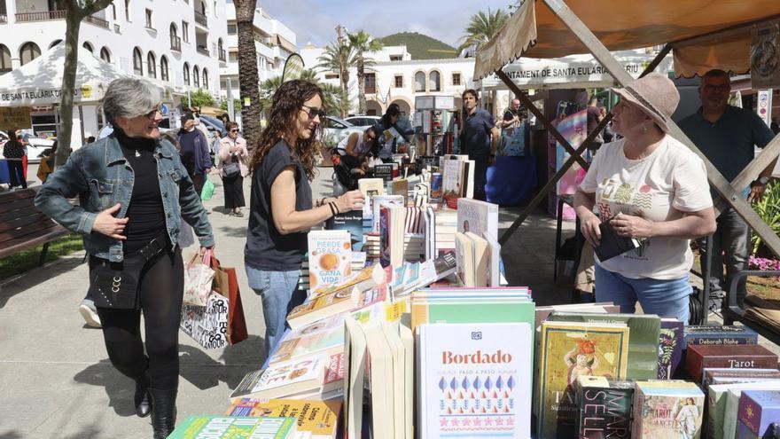 Rosas de colores y muchos libros en la gran fiesta literaria