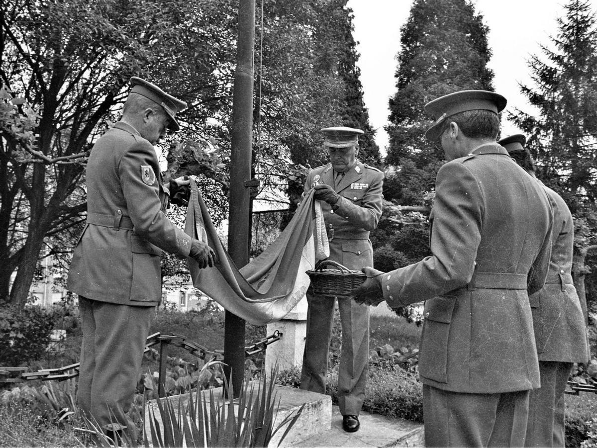 El último arriado de bandera en el cuartel de Pelayo