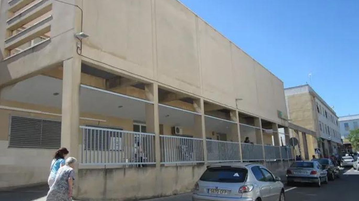 Archivo - Centro de salud de Carmona.