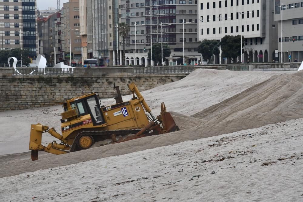 Reconstrucción de la duna en la playa de Riazor