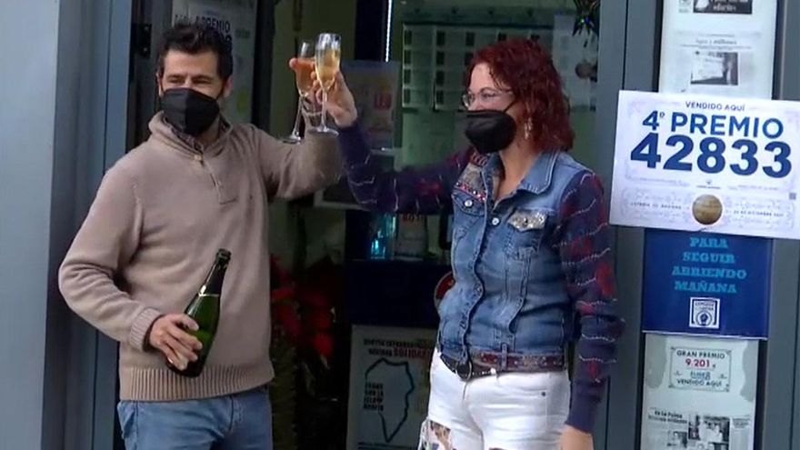 Un cuarto premio alegra la Navidad de algunos vecinos de La Palma