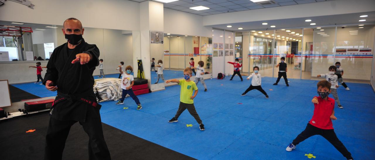 Mario Hermo durante una clase de Kenpo