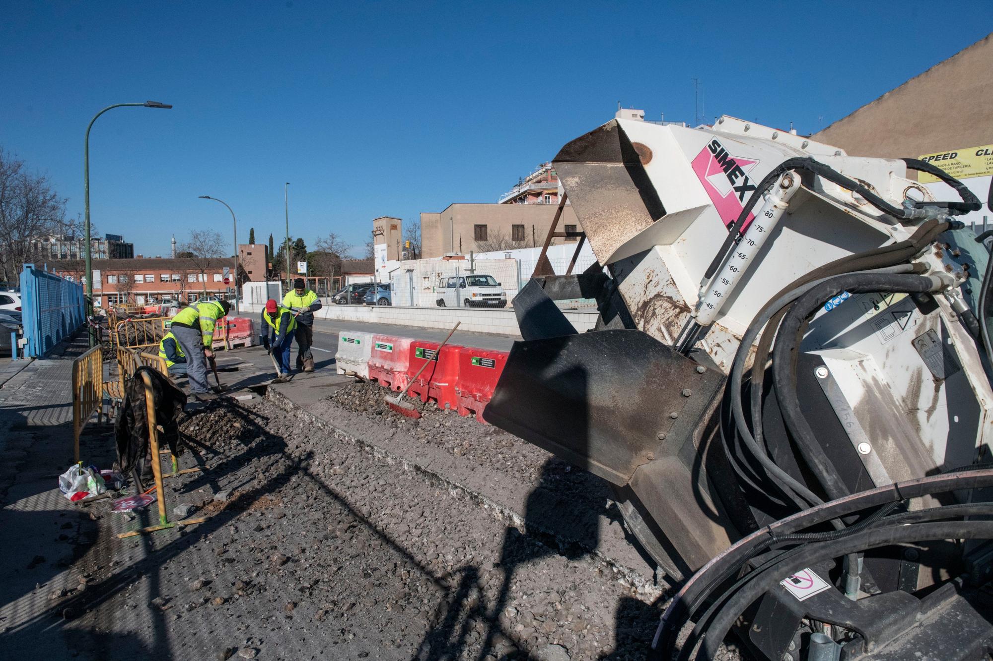 Empiezan las obras para la llegada de la fibra óptica en el polígono El Gall de Esplugues