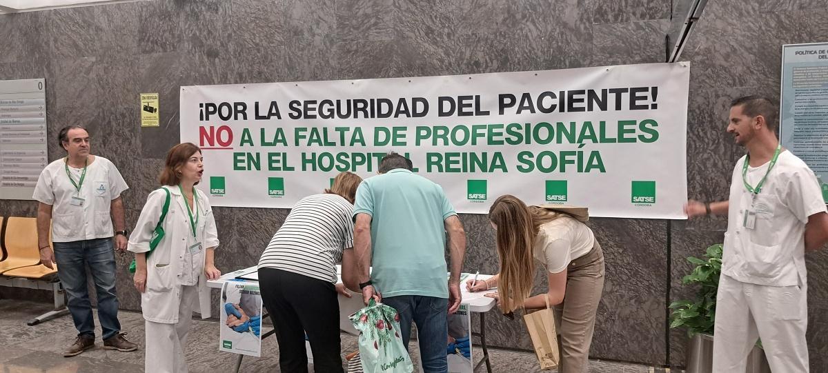 Recogida de firmas solicitando la ampliación de plantilla en Reina Sofía.