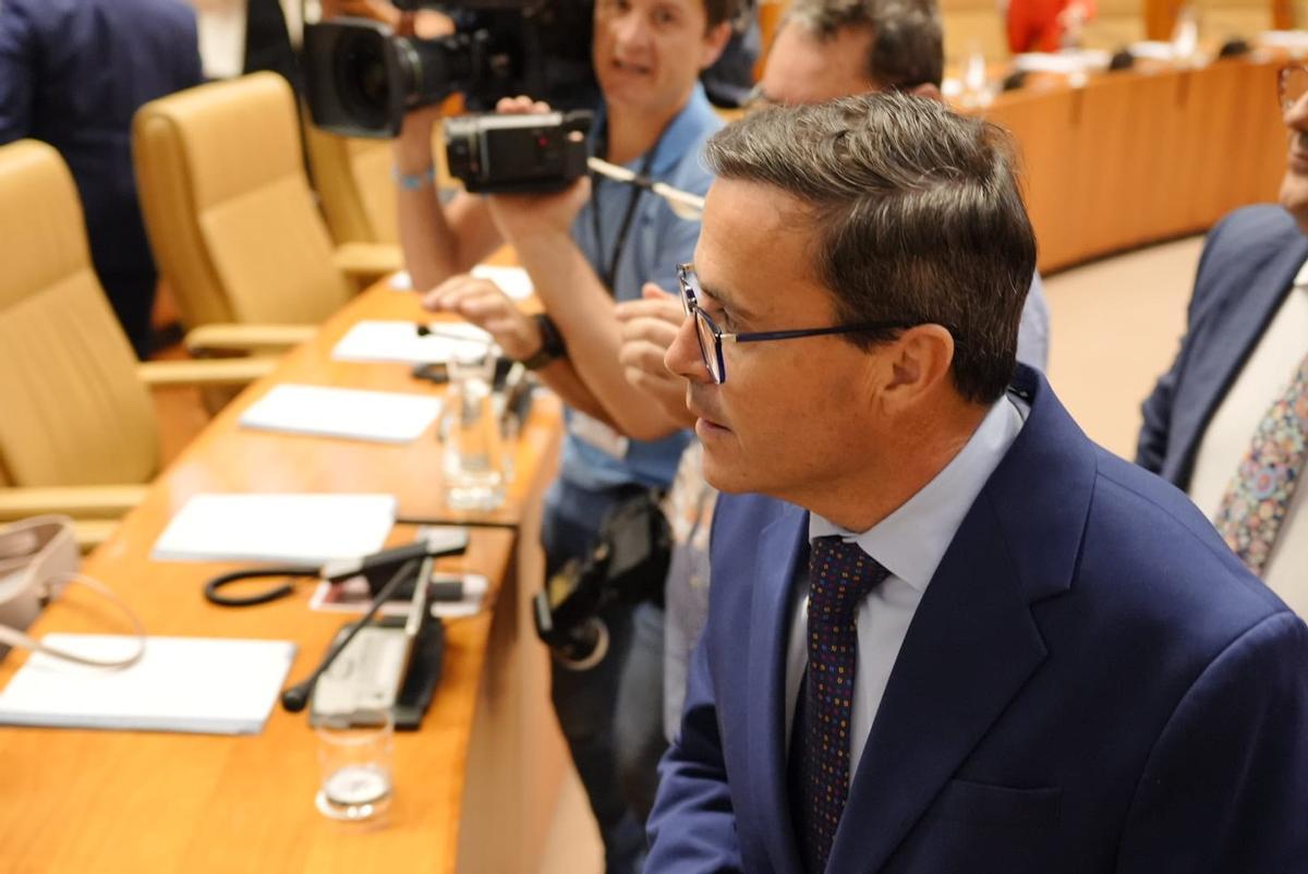 Las imágenes del pleno de la Asamblea de Extremadura en el que Gallardo ha tomado posesión como diputado