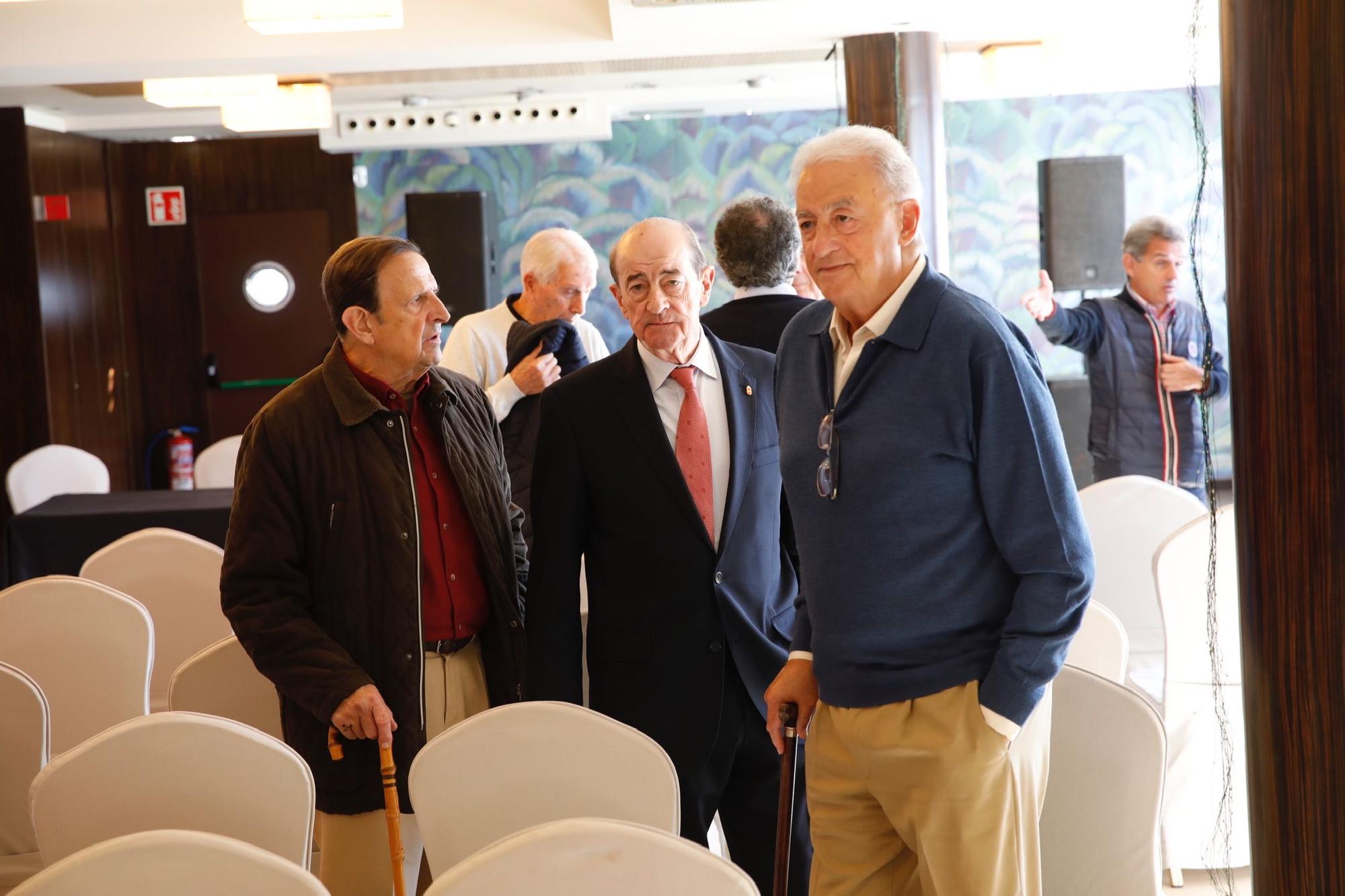 EN IMÁGENES: Abelardo recibe la insignia de oro de los veteranos del Sporting