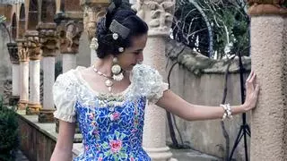 Un traje de fallera reciclado llama la atención de 'National Geographic'