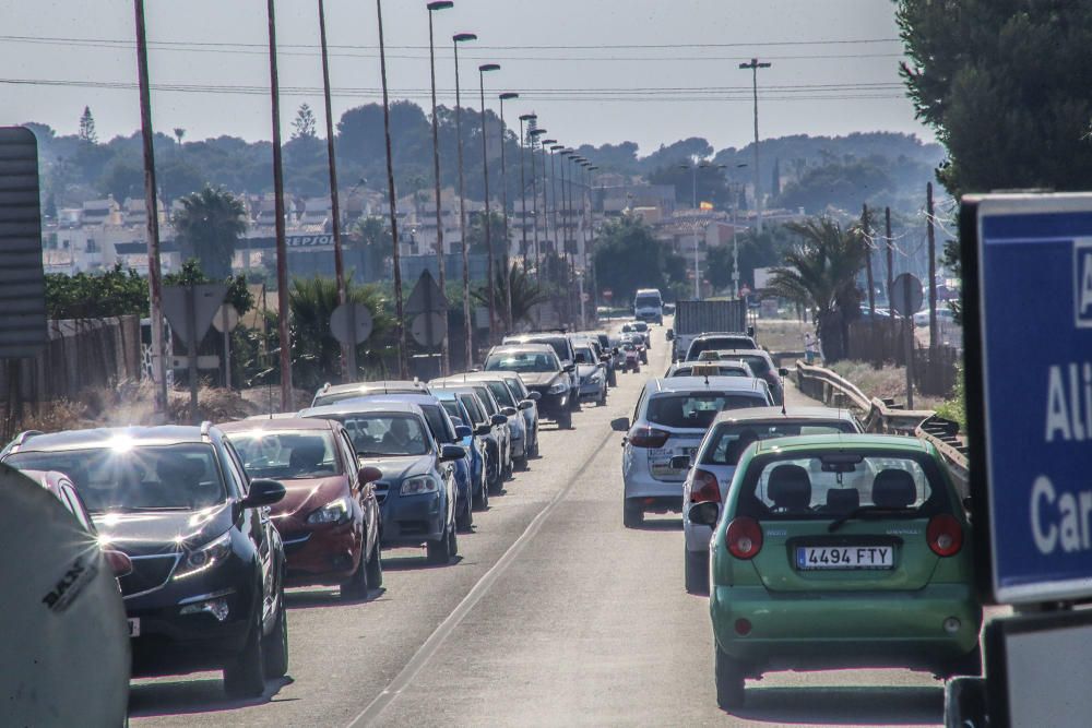 Las retenciones alcanzan Los Balcones en el principal acceso al sur de Torrevieja