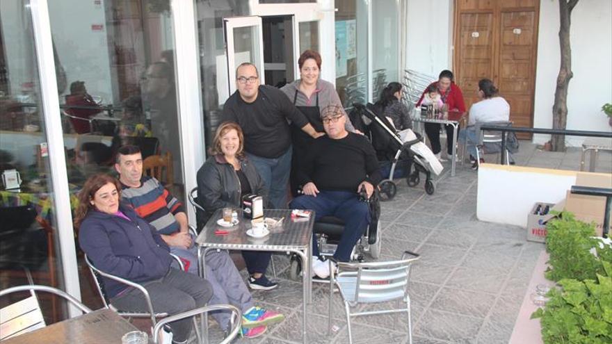 El bar del centro de mayores de El Carpio se renueva