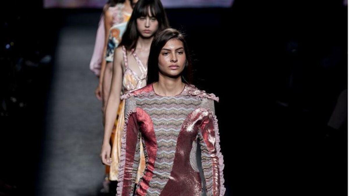 Modelos de Custo Barcelona desfilan en la Mercedes-Benz Fashion Week, en la Feria de Madrid IFEMA