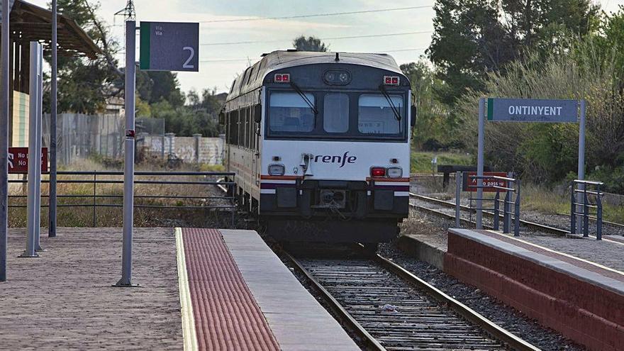 Pla pide en las Corts que se recupere la frecuencia de trenes para la Xàtiva-Alcoi