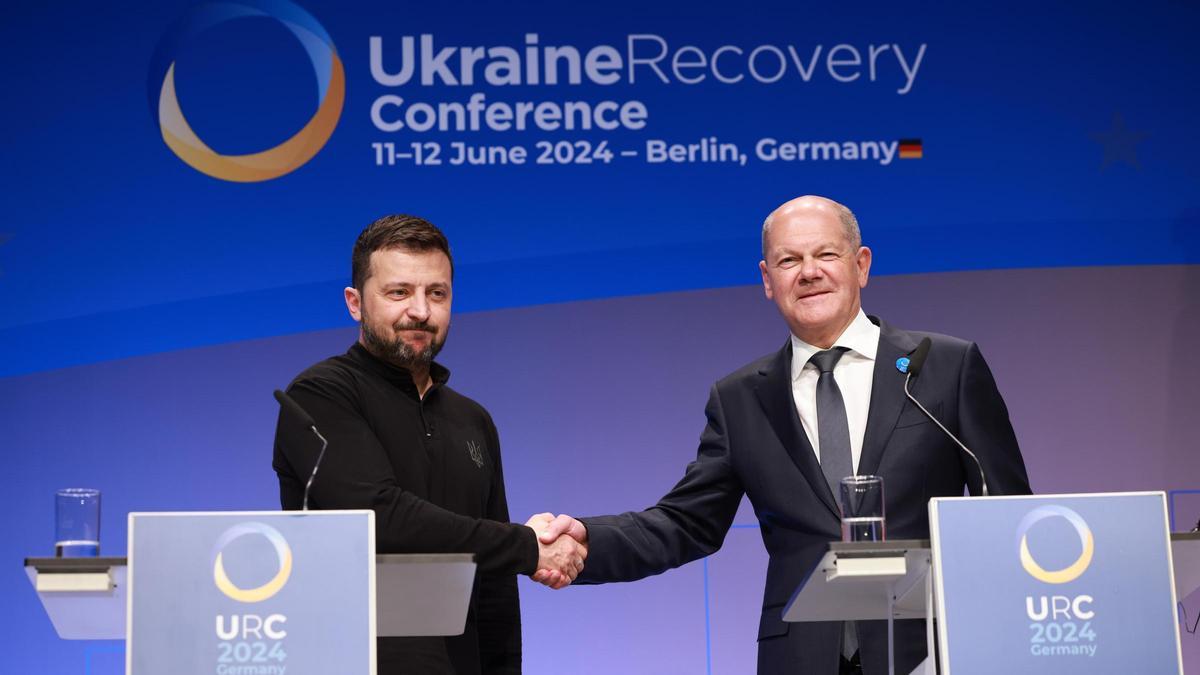 El presidente ucraniano, Volodímir Zelenski, junto al canciller alemán, Olaf Scholz