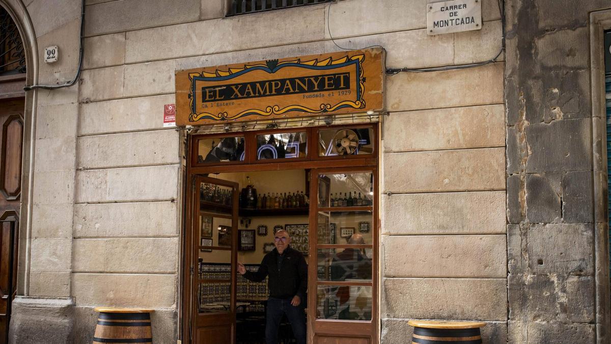 La entrada del restaurante El Xampanyet.