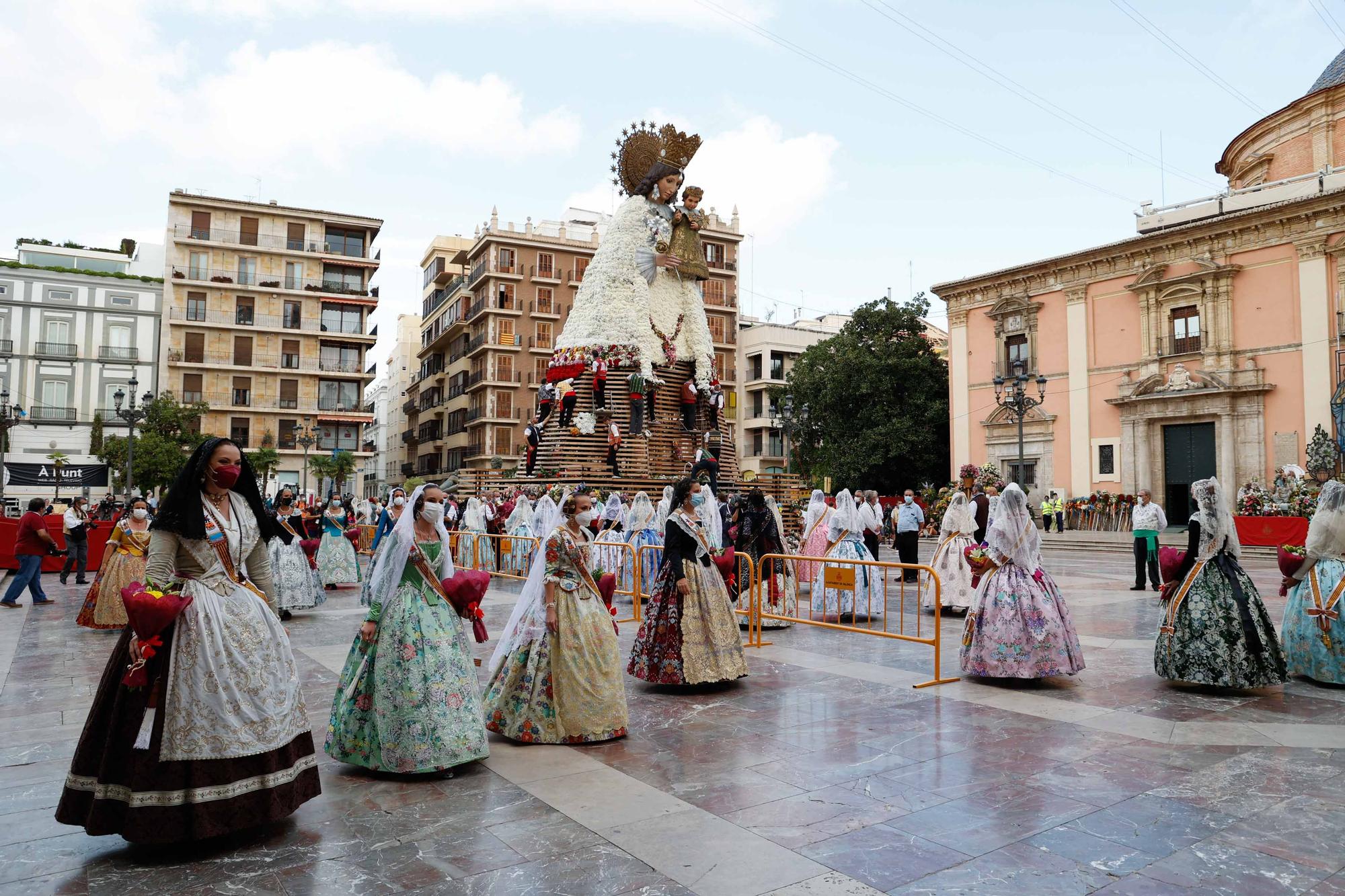 Búscate en el segundo día de Ofrenda por la calle Caballeros (entre las 17.00 y las 18.00 horas)