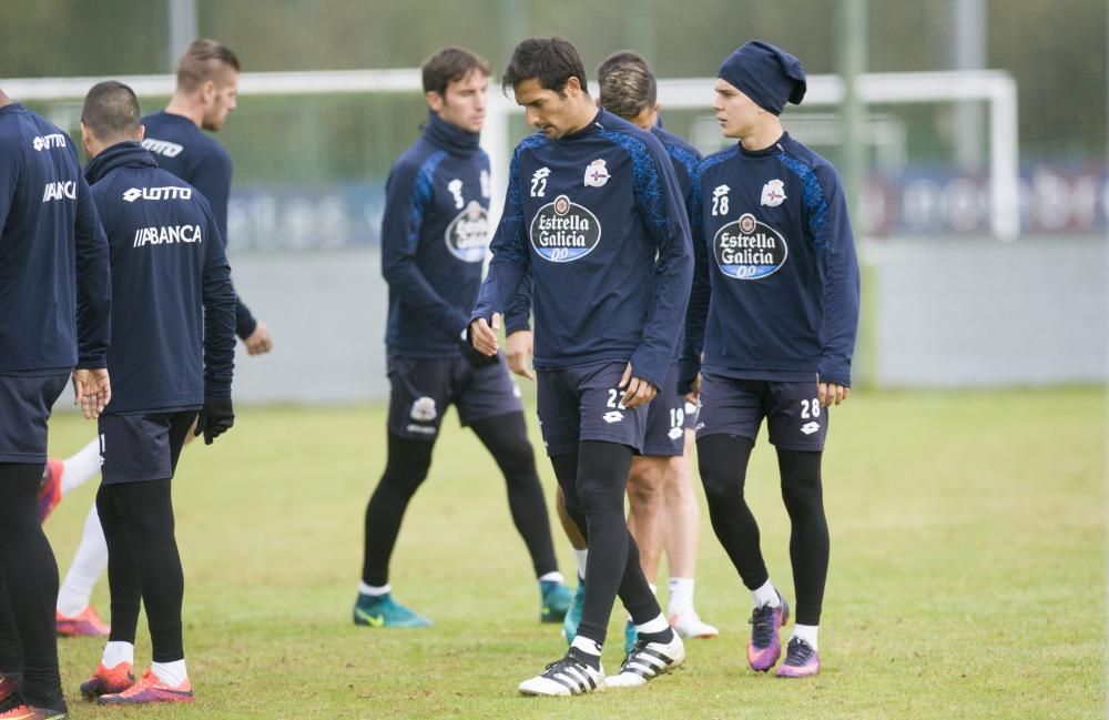 El técnico convoca a 19 jugadores, por lo que tendrá que hacer un último descarte antes del encuentro ante el Sevilla.