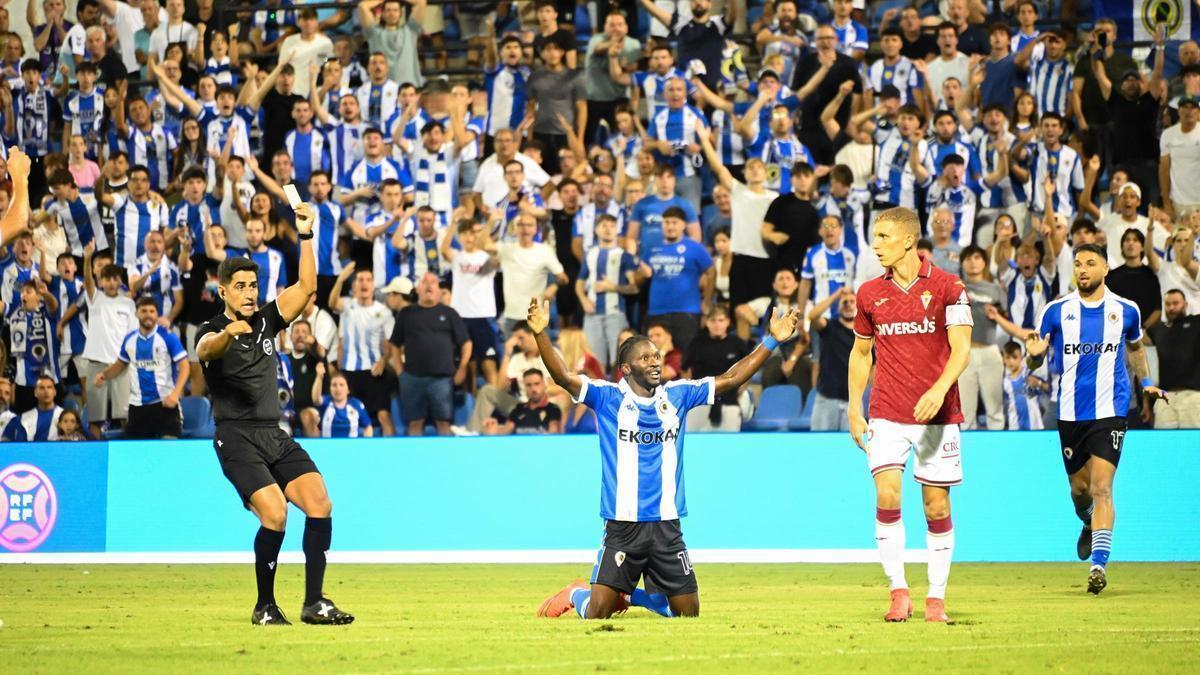 Hércules-Jaén: el penalti más claro de la temporada no pitado