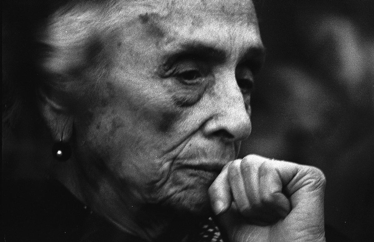 Dolores Ibárruri, 'La Pasionaria', en un mitin celebrado en la Monumental.