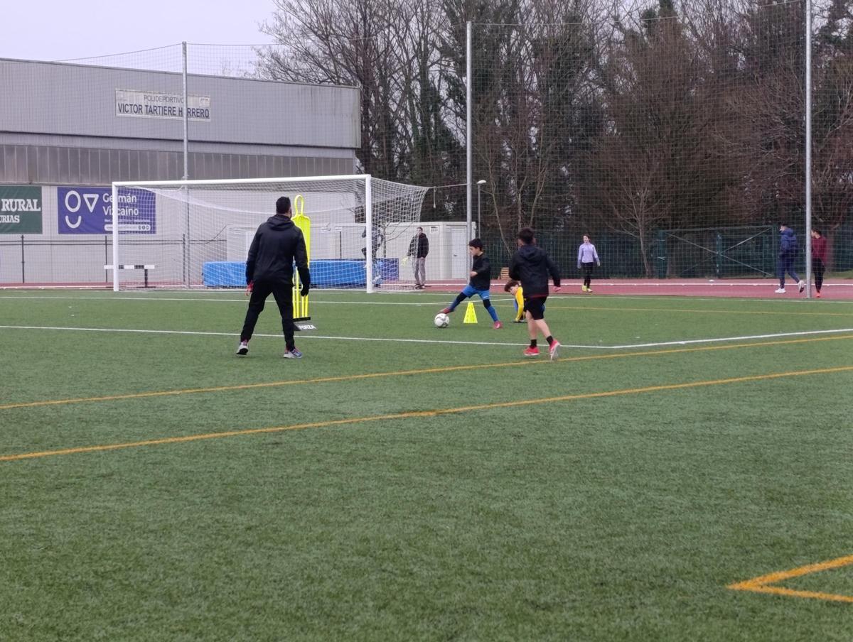 Montse Tomé comparte la Nochebuena con los niños del Atlético de Lugones