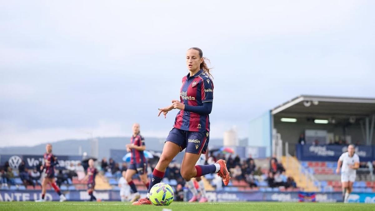 Alma Velasco, la canterana asentada en el once