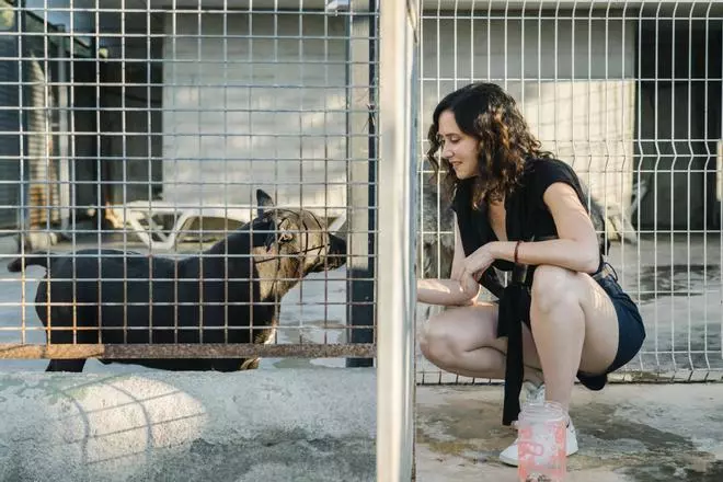 Isabel Díaz Ayuso visita el el Centro de Protección de sa Coma en Ibiza
