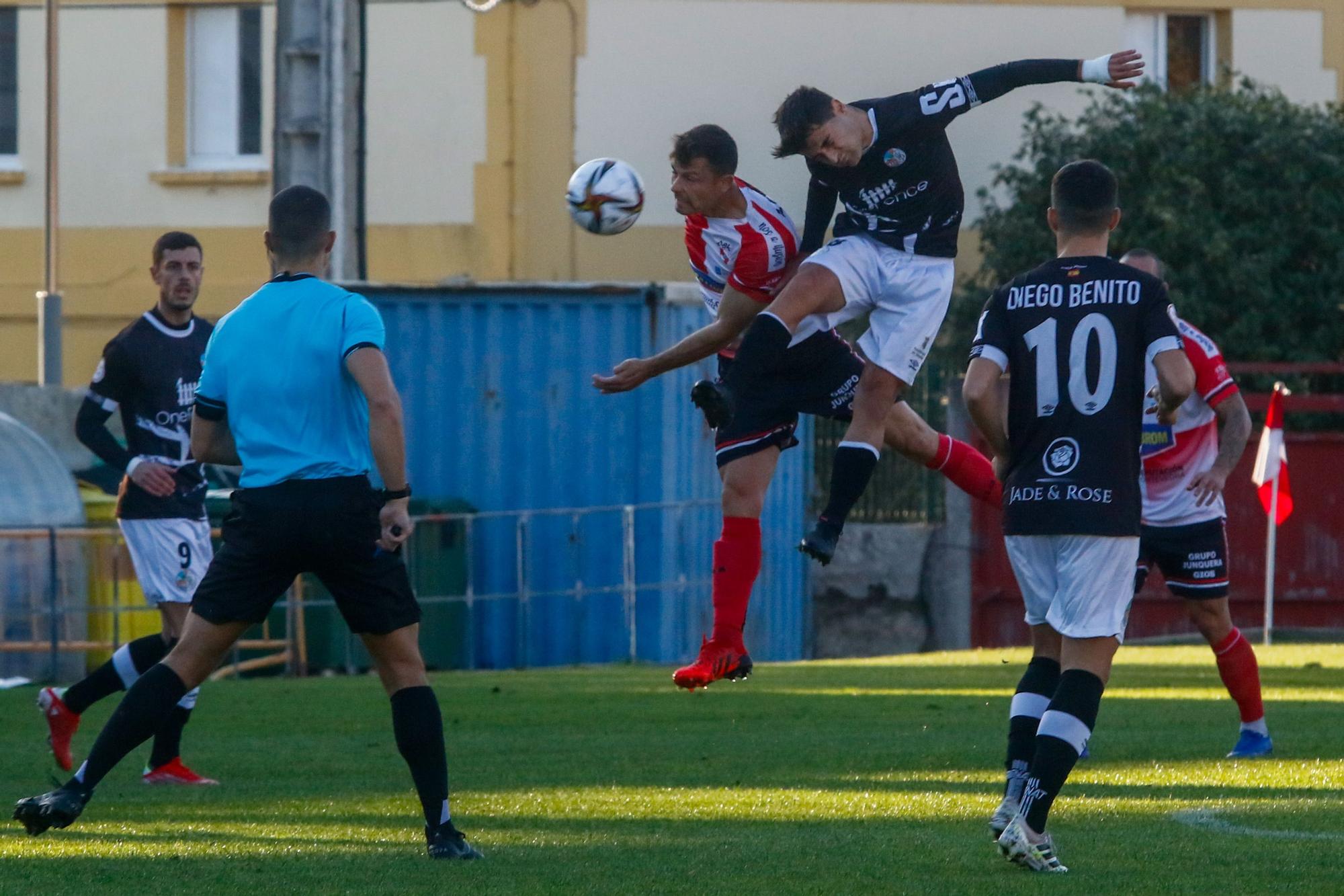 Las imágenes de la victoria del Arosa ante el Salamanca (1-0)