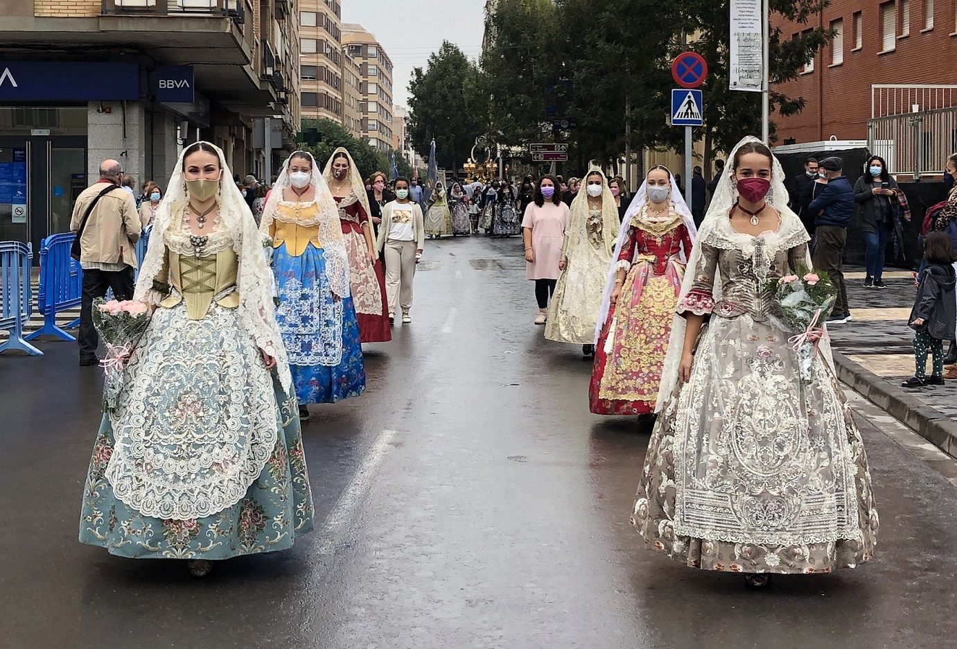 Vive en imágenes la ofrenda de flores a la Mare de Déu del Roser en Almassora