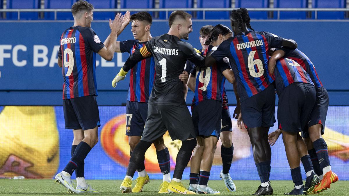 Una imagen de euforia del filial azulgrana después de la victoria contra el Castellón (3-2)