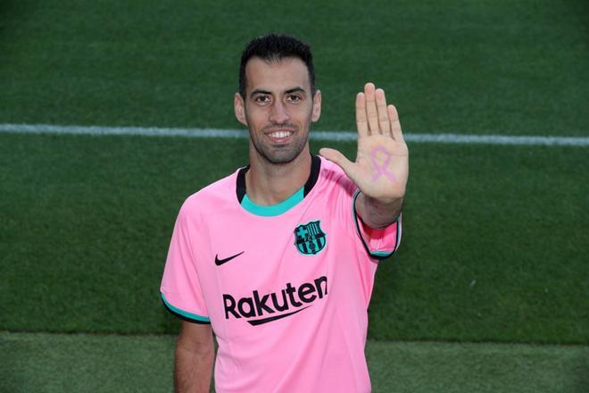 Sergio Busquets se sumó a la campaña de la AECC desde las páginas de SportStyle en Sport.