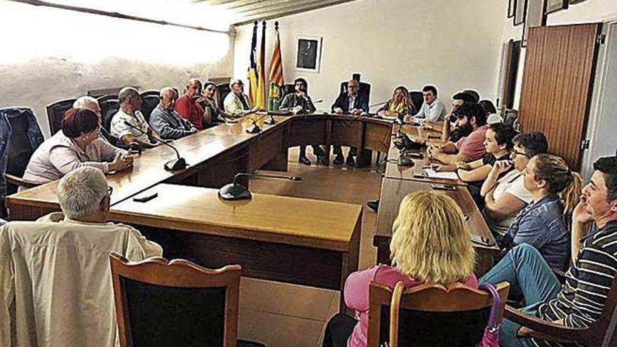 Imagen de la reuniÃ³n mantenida entre el consistorio y asociaciones.