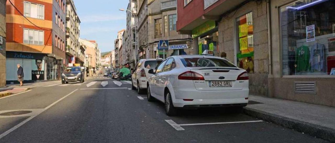 Una vista de la calle Pazos Fontenla a la altura de la parada de taxis. // Gonzalo Núñez