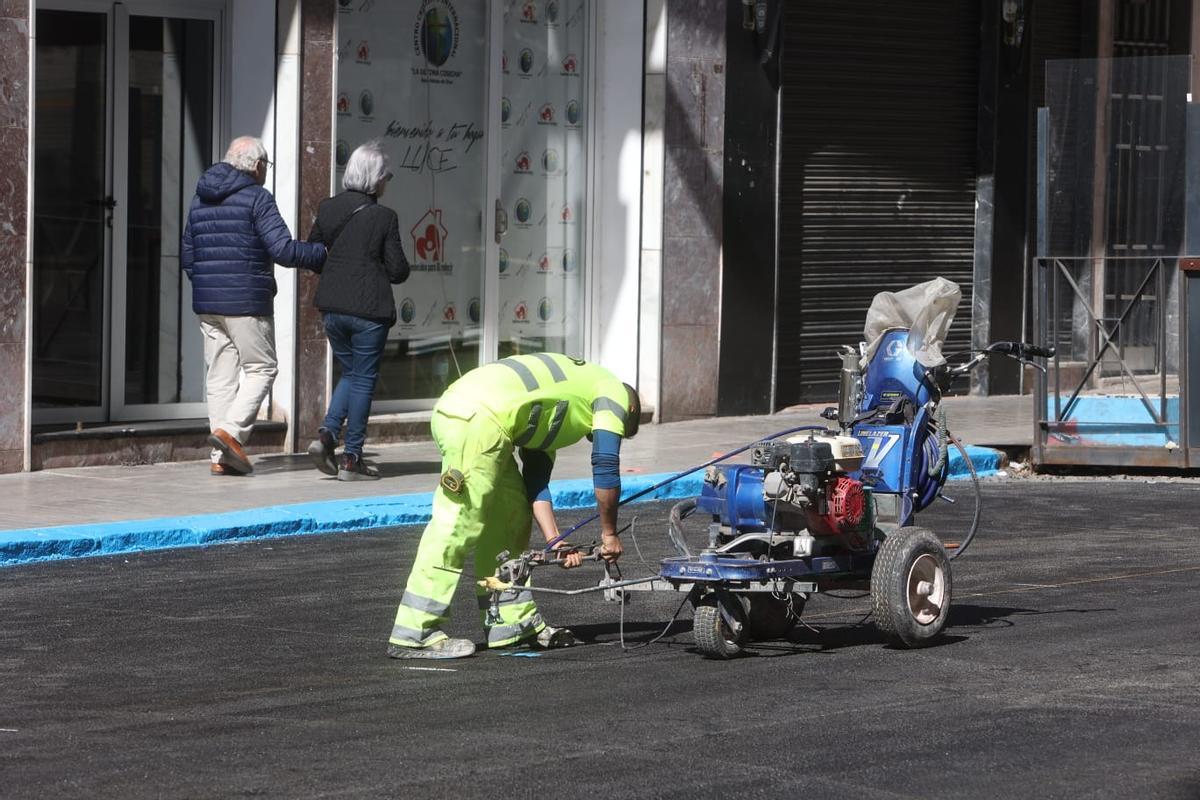 Trabajos de asfaltado en la calle Marqués de Asprillas